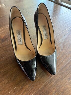 Auth Jimmy Choo Romy pumps, crafted from high-shine black patent leather 36.5